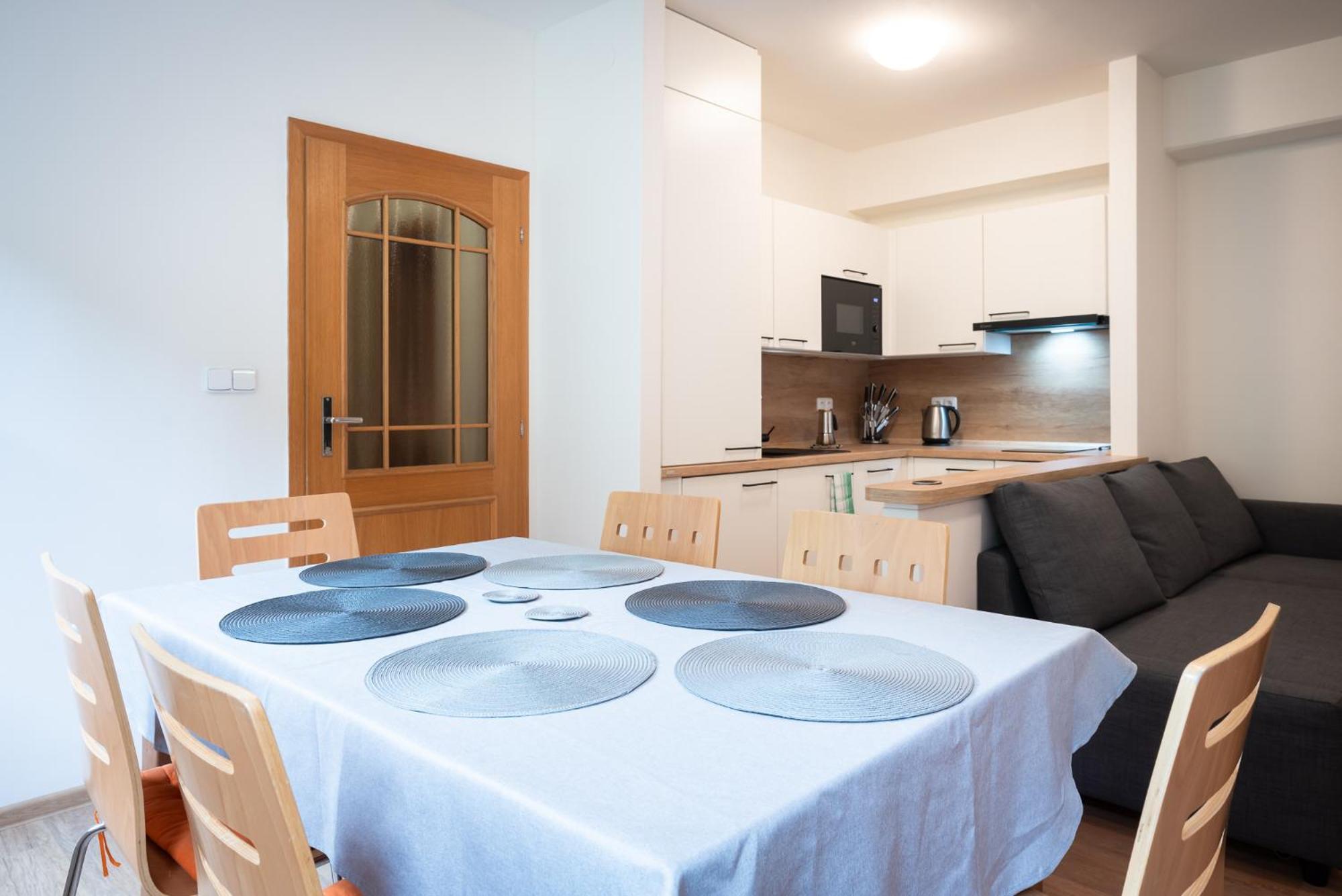 U Lanovky Apartment *